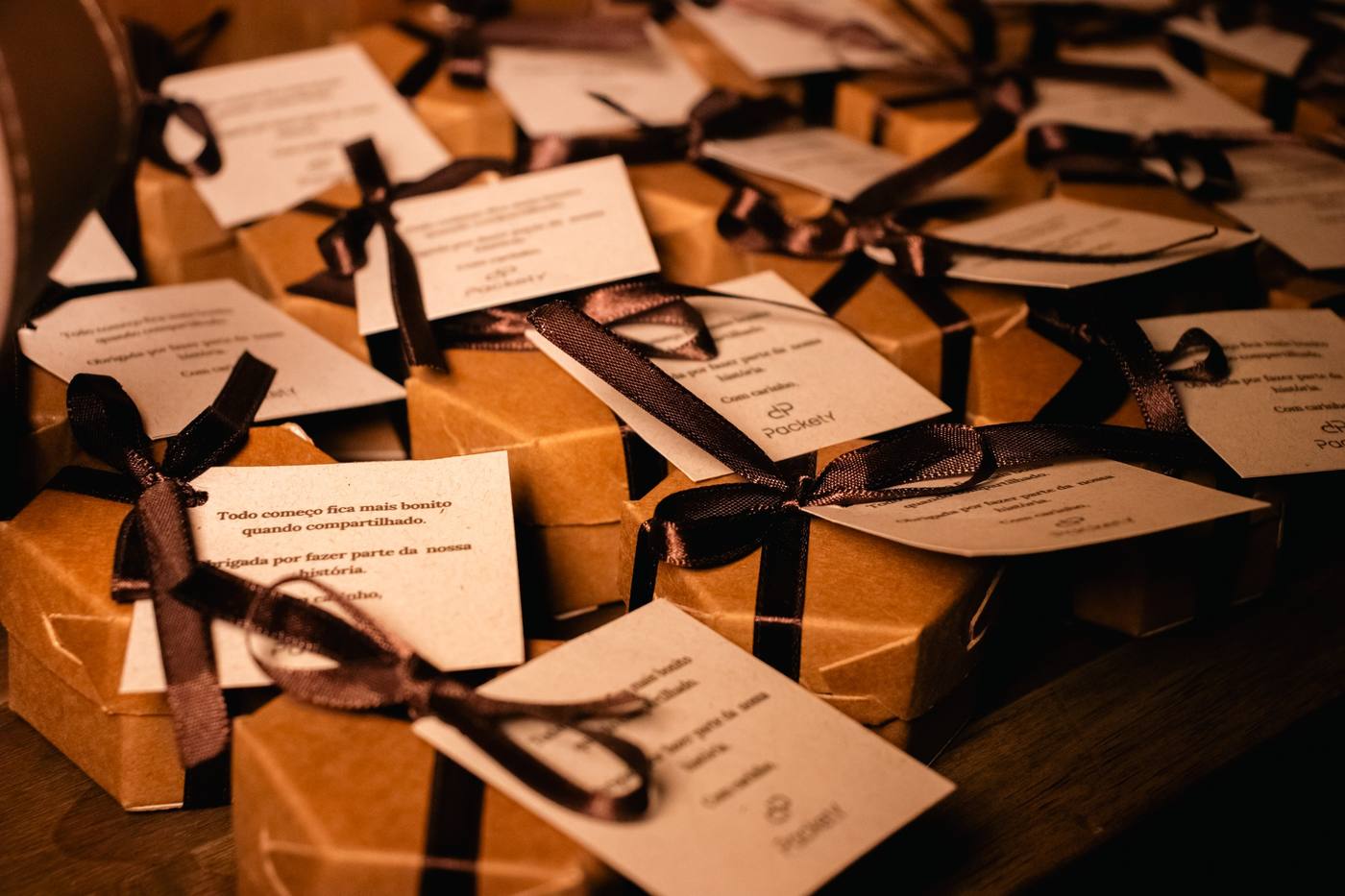 Caixas de presente PacketY preparadas para as convidadas do evento de abertura